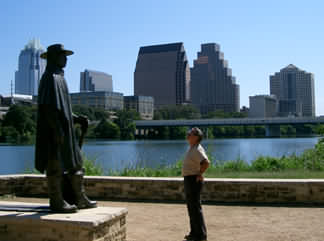 Stevvie Ray Vaugn statue